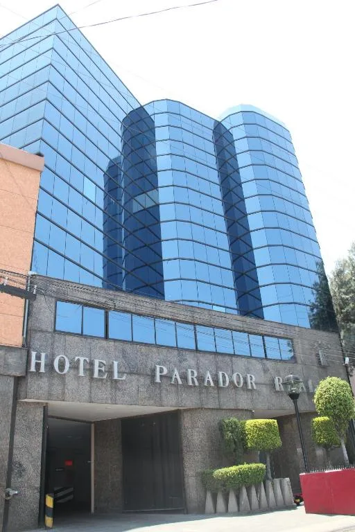 Fachada de Hotel Parador Real sobre Calzada de Tlalpan